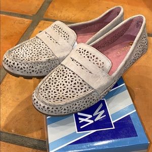 White mountain leather loafers tan 9